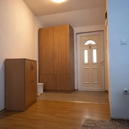 Stan Na Dan Sjenjak Tuzla